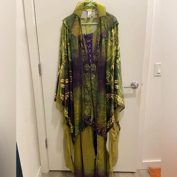 Winifred Sanderson Halloween Costume with Necklace - Picture 3 of 7